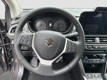 Car image 14