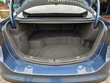 Car image 32