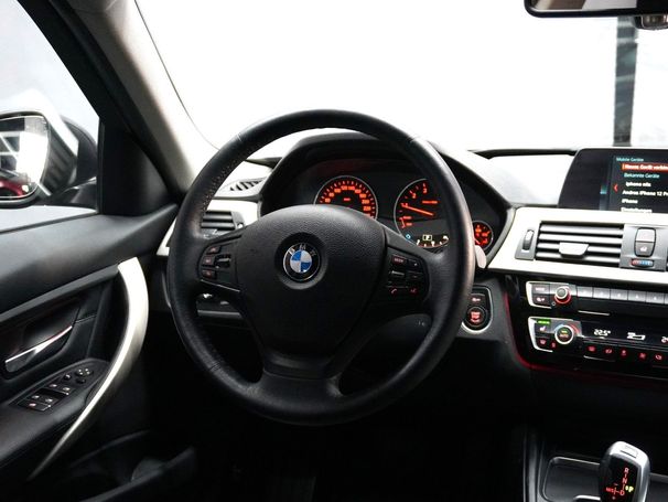 BMW 318i Touring Advantage 100 kW image number 12