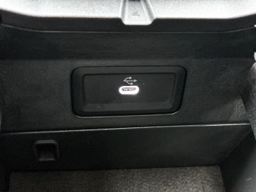 Car image 40