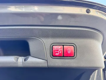 Car image 40