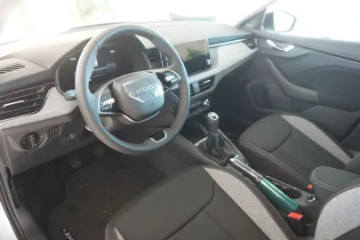 Car image 16
