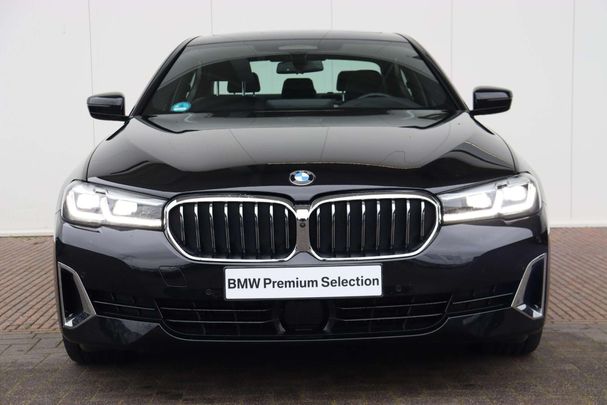 BMW 520i Luxury Line 135 kW image number 2