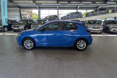 Car image 4
