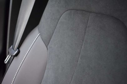 Car image 33