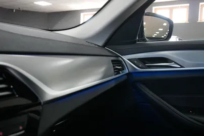 Car image 40