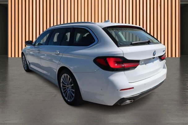 BMW 530i Touring Luxury Line 180 kW image number 3