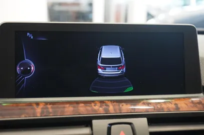 Car image 25