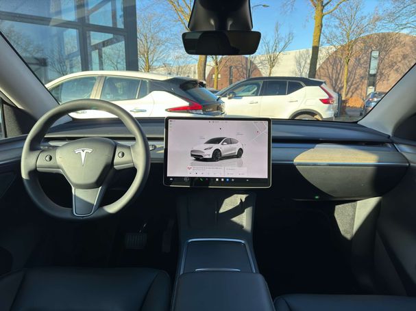 Tesla Model Y 220 kW image number 13