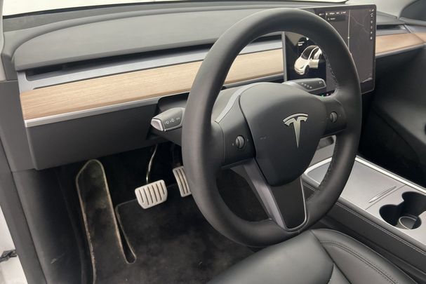 Tesla Model Y Performance AWD 393 kW image number 12