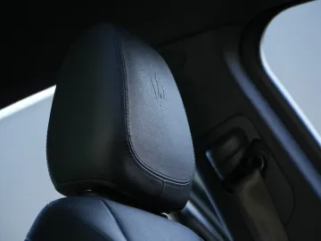 Car image 49
