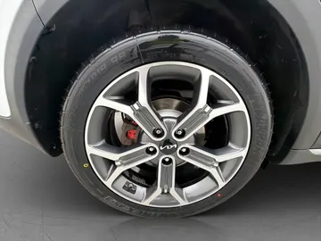 Car image 36