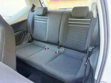 Car image 34