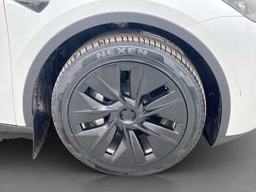 Car image 35