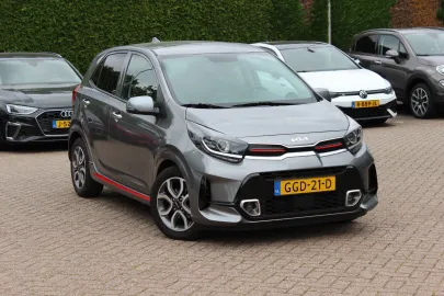 Car image 32