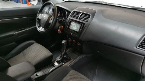 Car image 24