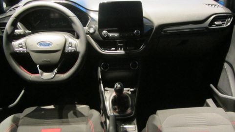 Car image 12