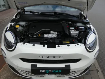 Car image 18