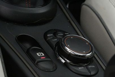 Car image 33