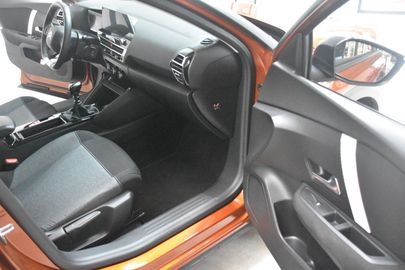 Car image 19