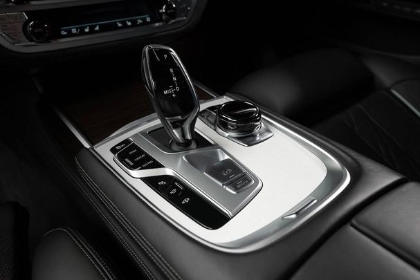 BMW 750i xDrive 391 kW image number 26