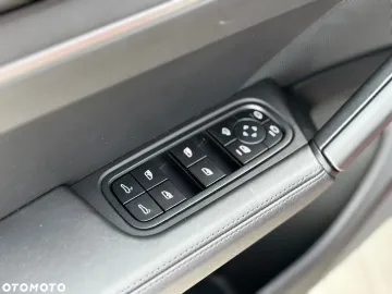 Car image 40