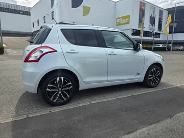 Car image 5