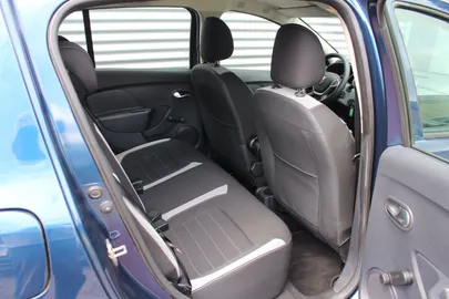 Car image 26