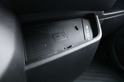 Car image 33