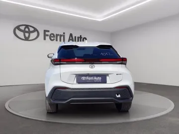 Car image 3