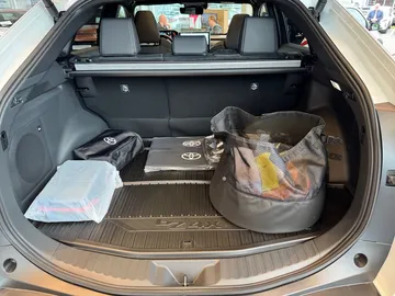 Car image 17
