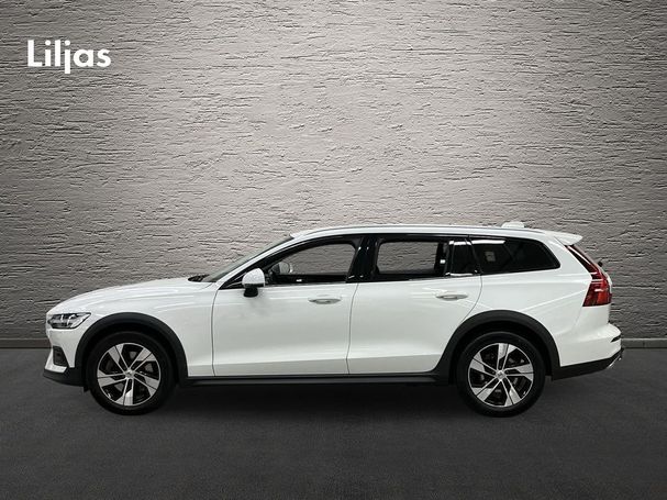 Volvo V60 Cross Country D4 AWD 141 kW image number 2