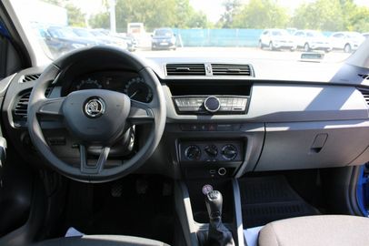 Car image 16