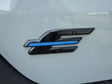 Car image 32
