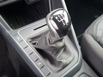 Car image 36