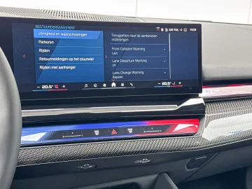 Car image 32
