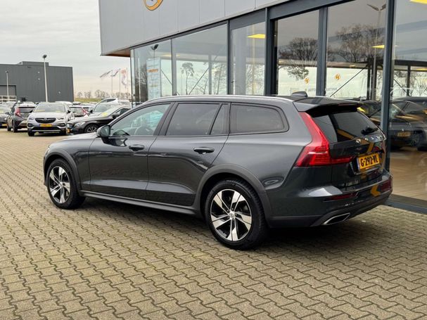 Volvo V60 Cross Country T5 AWD Pro 184 kW image number 4