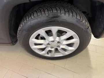 Car image 30