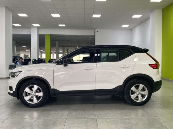 Volvo XC40 T2 Core Momentum 95 kW image number 8