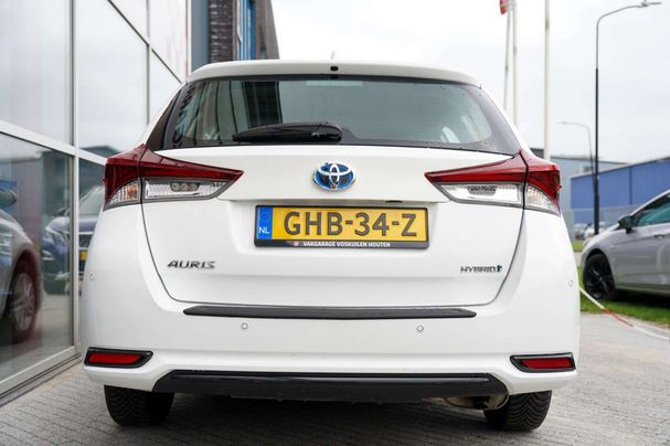 Toyota Auris Touring Sports 1.8 Hybrid 100 kW image number 2