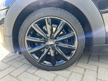 Car image 32