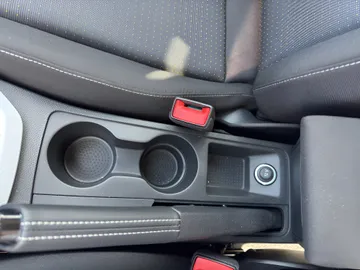 Car image 29