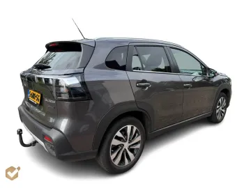 Car image 4