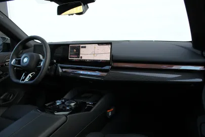 Car image 34