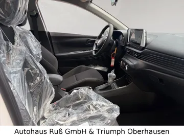 Car image 14