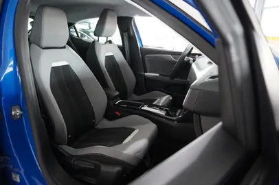 Car image 46
