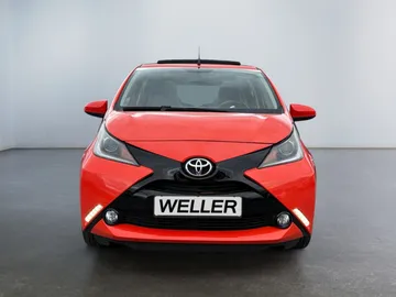 Car image 4