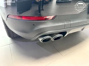 Car image 32