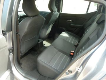 Car image 19