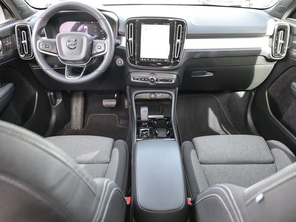 Volvo XC40 B3 Plus 120 kW image number 3